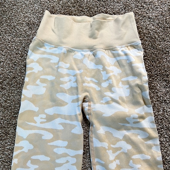 VS Pink Sport High-Waisted Camo Seamless Leggings - Picture 4 of 7